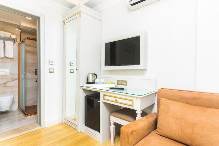 Room 11 of 47