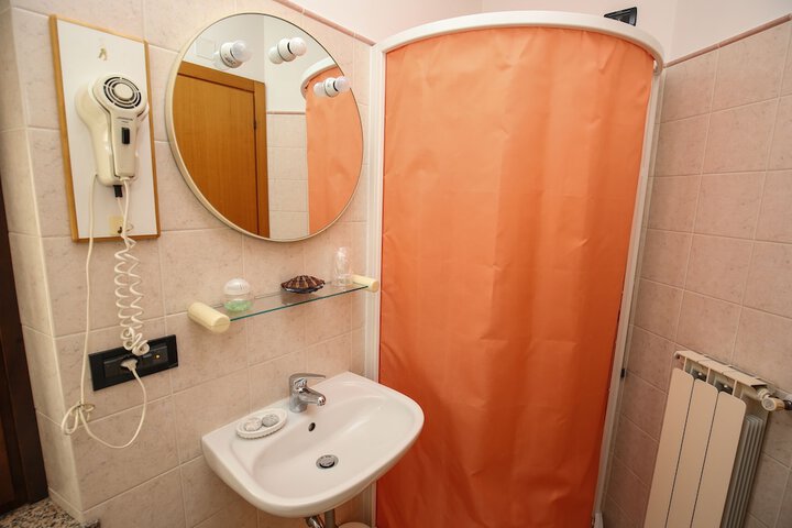 Room 25 of 52