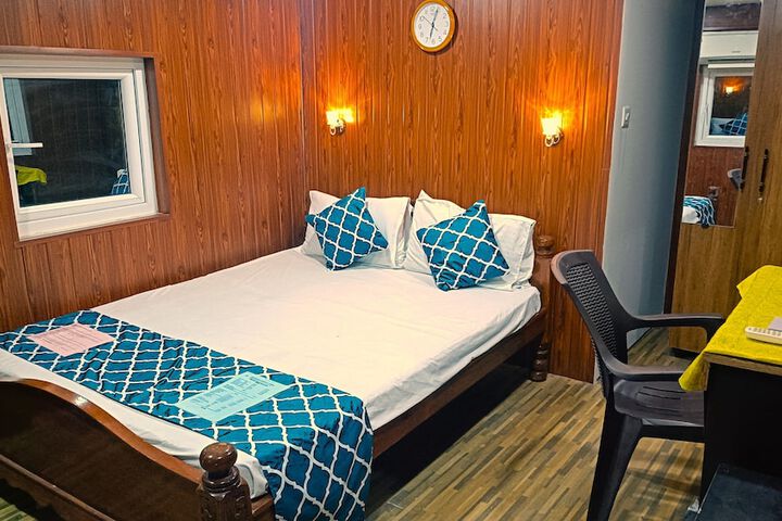 Room 34 of 195