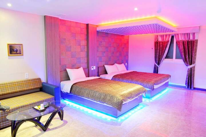 Room 2 of 8