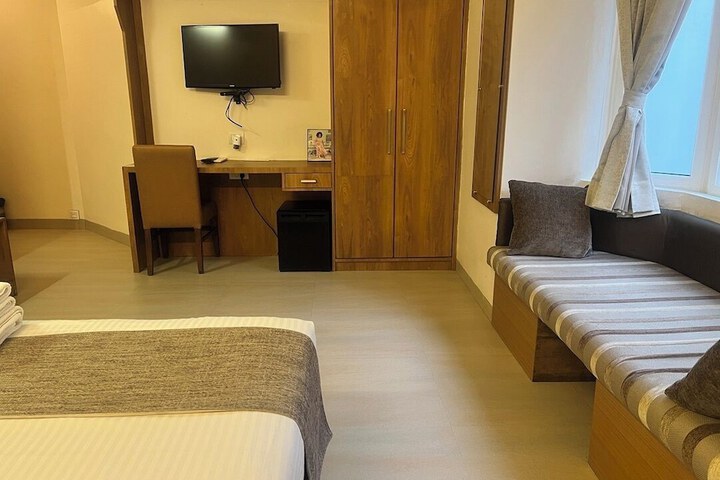 Room 34 of 64