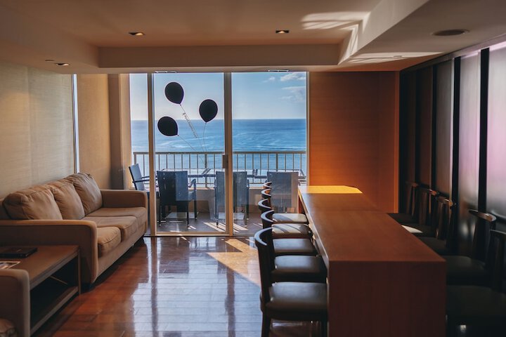 Lounge 112 of 131