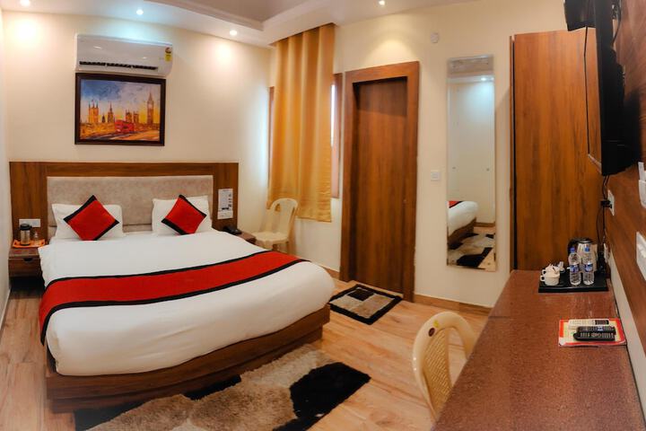 Room 15 of 28