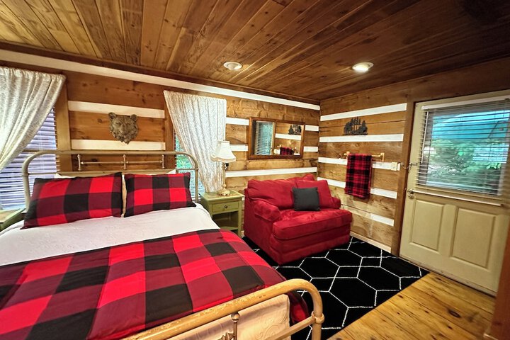 1 Queen Bed (18 of 21)
