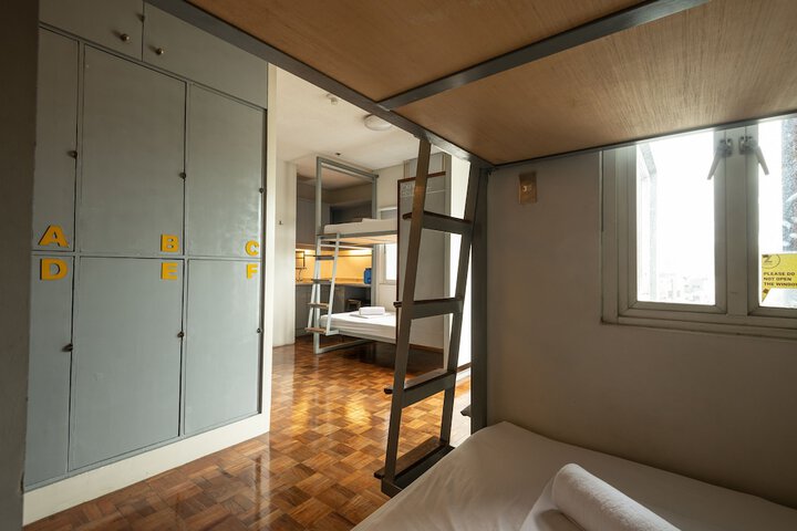 Room 18 of 65