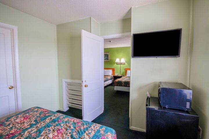 Room 48 of 106