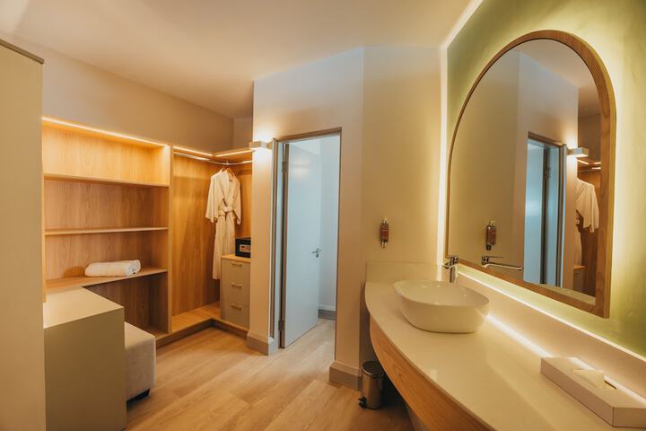 Room 19 of 38