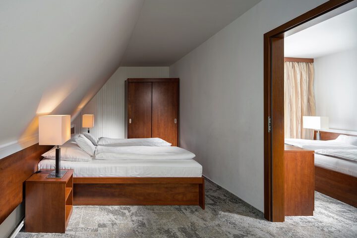 Room 9 of 45