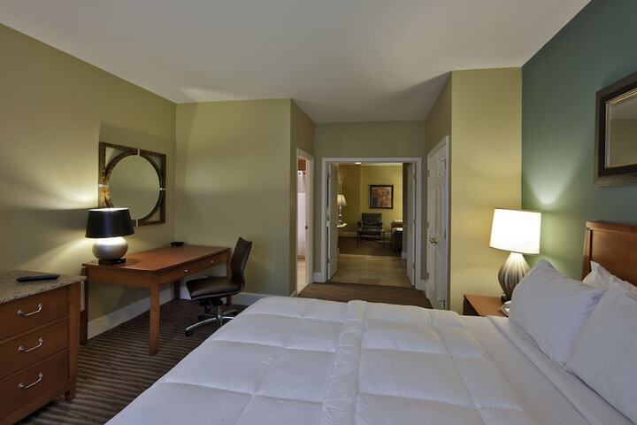 1 Bedroom Deluxe Suite Kingbed (9 of 12)