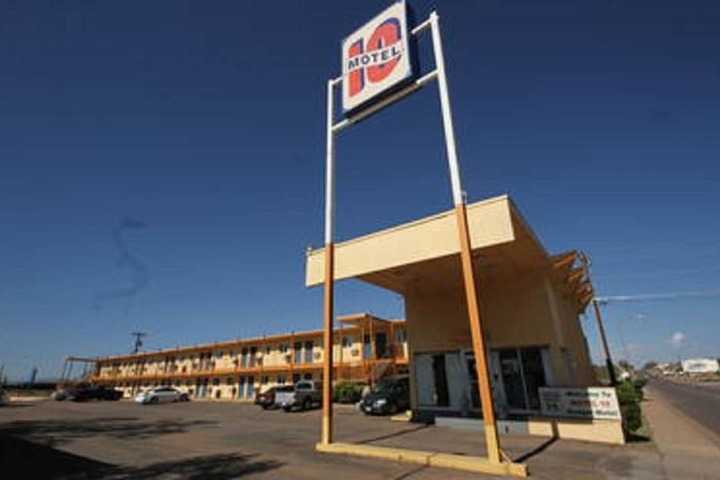 MOTEL 10