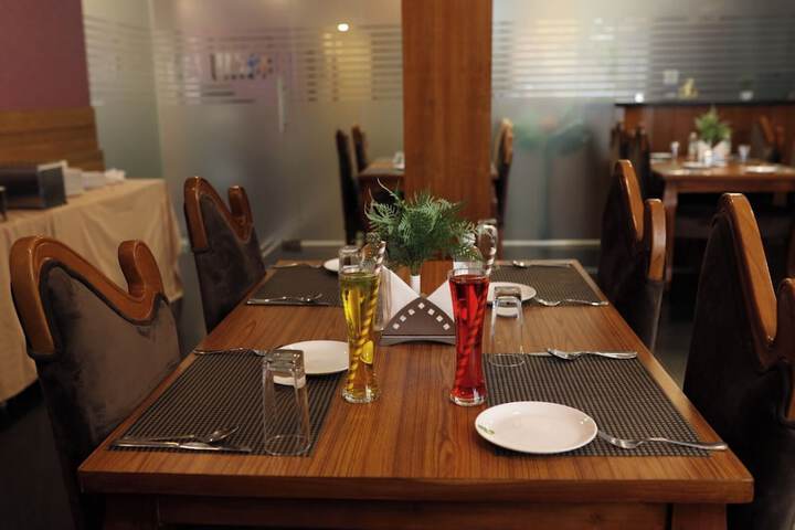 Dining 13 of 17