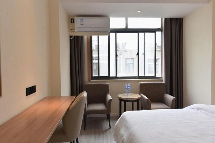 Room 28 of 72