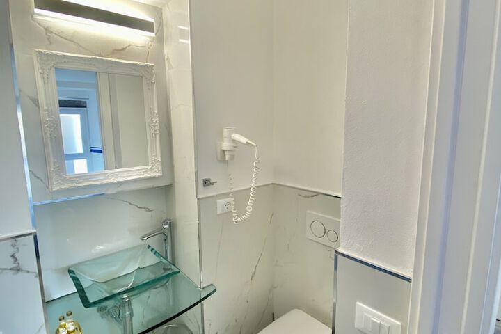 Room 159 of 190