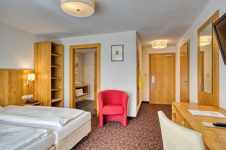 Room 9 of 84