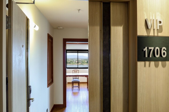 Room 28 of 91