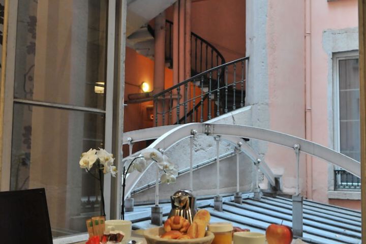 Breakfast area