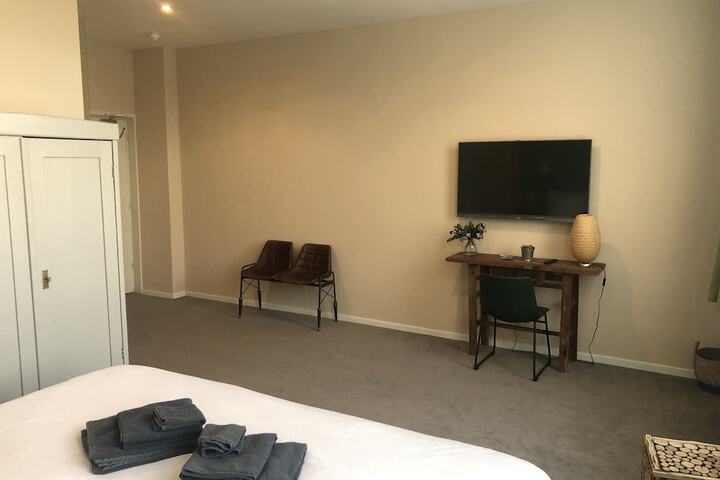 Room 4 of 50