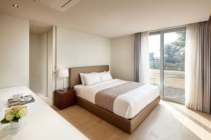Room 29 of 136