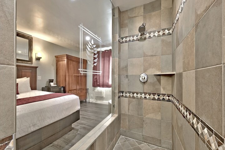 Standard | King Bed (32 of 36)