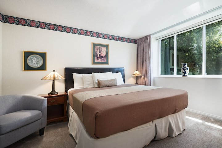 Room 21 of 106