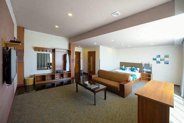 Room 11 of 21