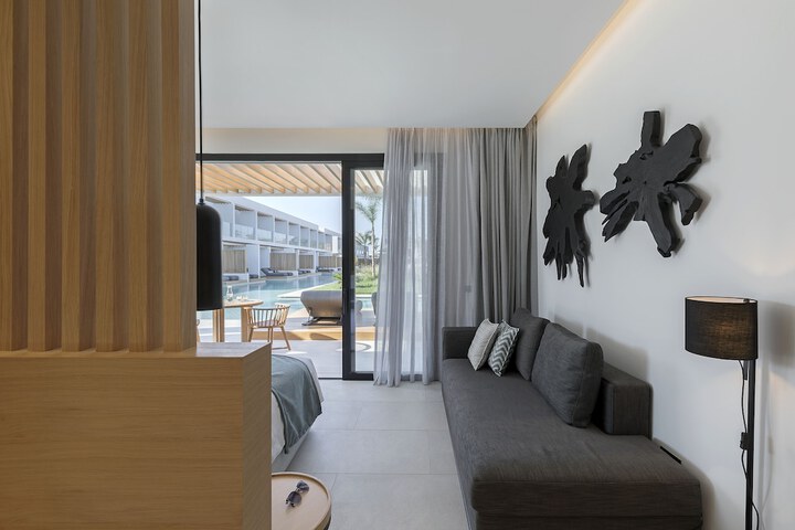 Room 6 of 37