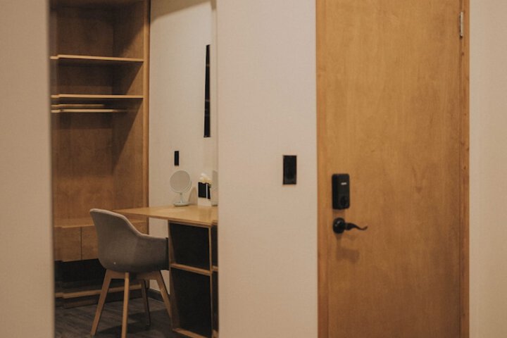 Room 18 of 74