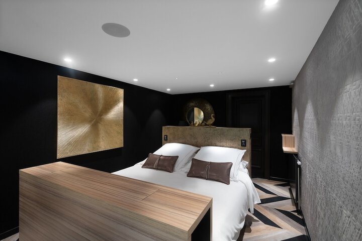 Room 17 of 204
