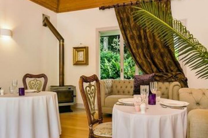 Dining 8 of 75