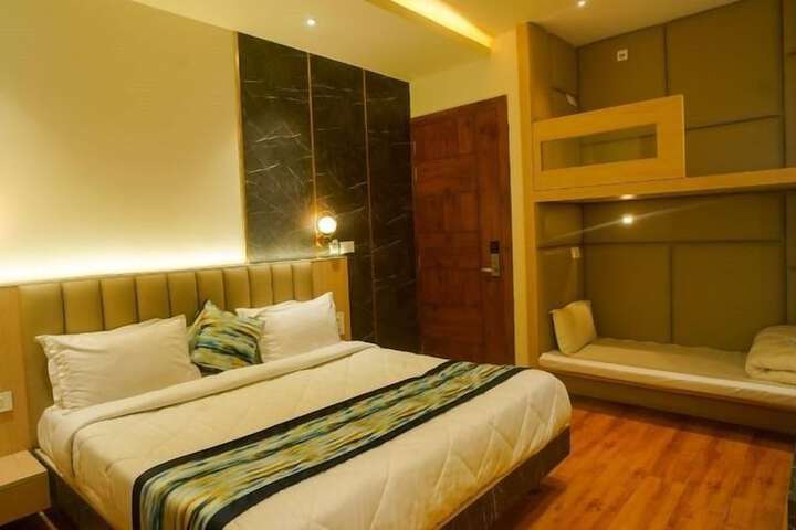 Room 6 of 13