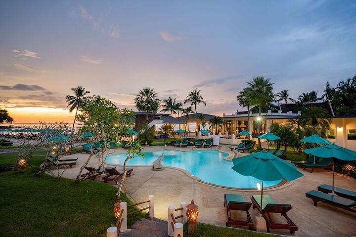 Hotel Pool
