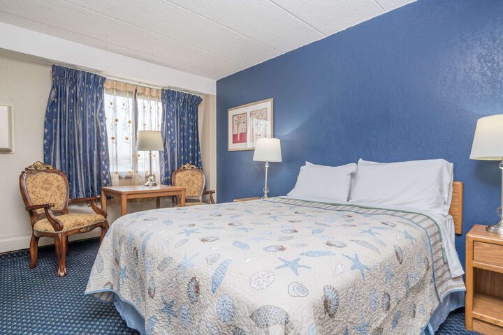 2 Queen Beds (3 of 6)