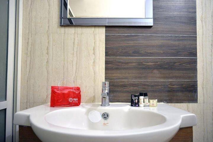 OYO 1749 APARTMENT HOTEL GAYATRI NEST