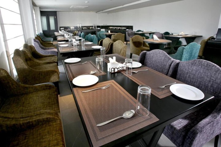 Dining 36 of 43
