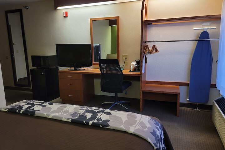2 Queen Beds (4 of 23)
