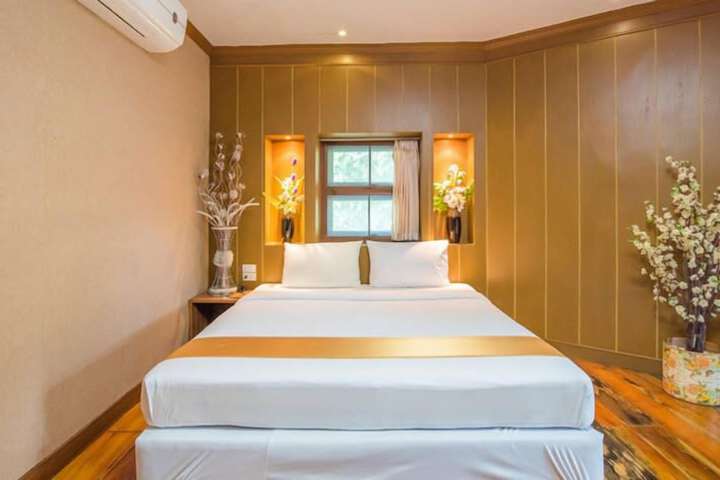 Room 14 of 65