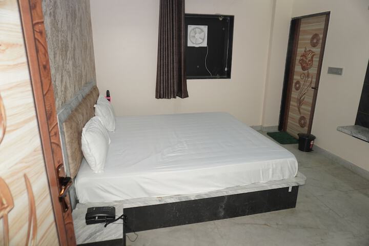 Room 12 of 54