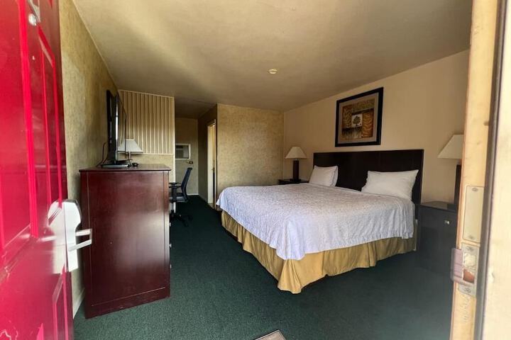 Room 11 of 23