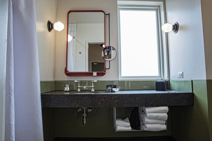 Bathroom sink