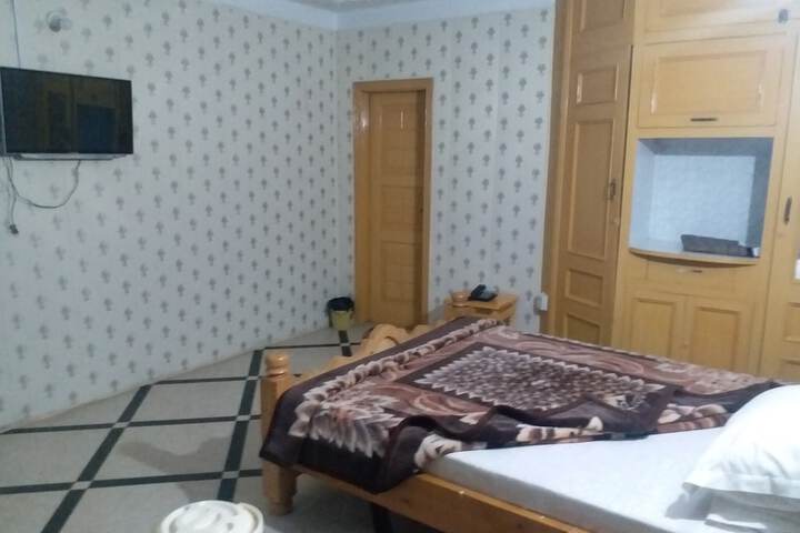 Room 15 of 33