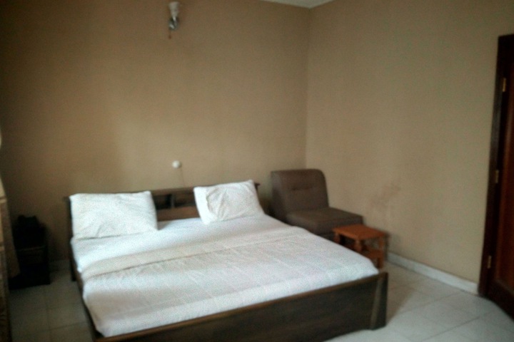 Room 9 of 14