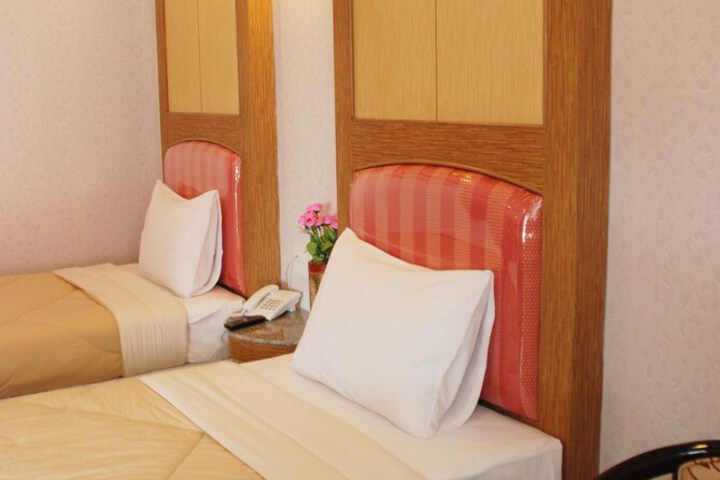 Room 3 of 33