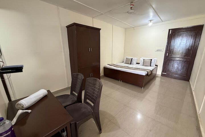 Room 14 of 33