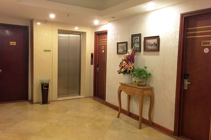 Ballroom/Hall 76 of 83