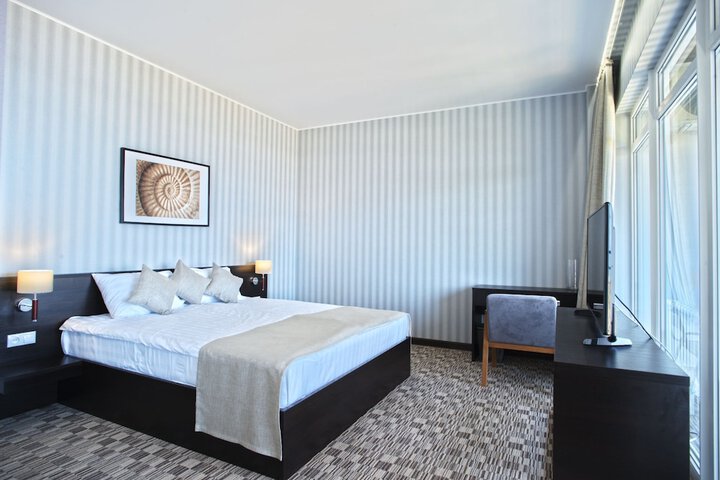 Room 7 of 49