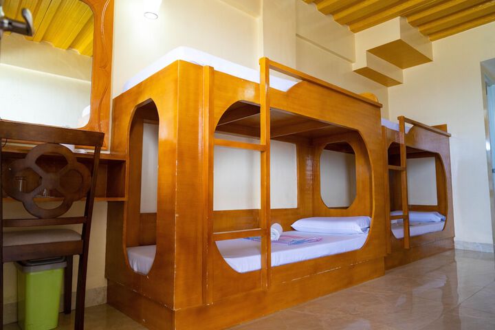 Room 15 of 118