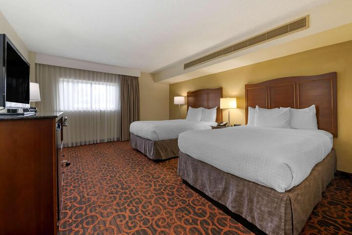 2 Double Beds (15 of 22)