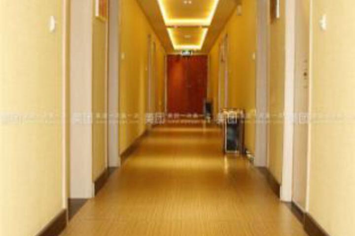Golden Crown Hotel