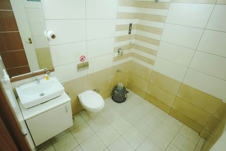 Room 12 of 34