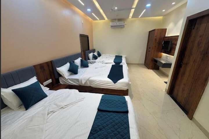 Room 5 of 13